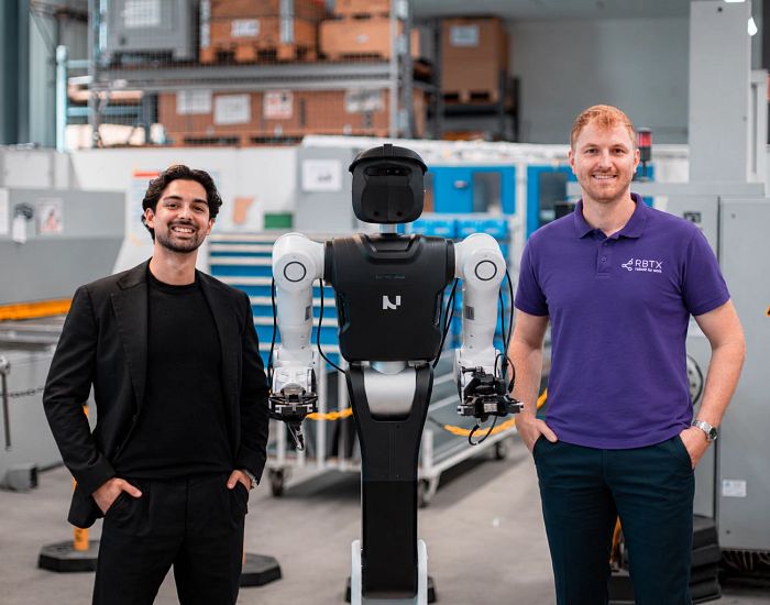 Nucleus Robotics und RBTX treiben den skalierbaren Einsatz humanoider Roboter in der Intralogistik voran